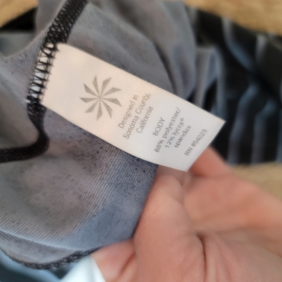 Athleta Chaturanga Cropped Striped Leggings Size XS Black/ Gray - Picture 10 of 10